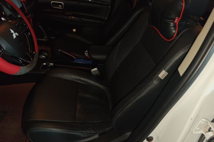Used Mitsubishi Outlander 2016 2.4L 4x4 Elite Edition 5 Seats Left Front Seat