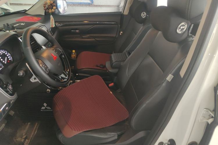 Used Mitsubishi Outlander 2016 2.4L 4x4 Luxury Edition 7-Seater Left Front Seat