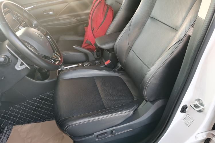 Used Mitsubishi Outlander 2016 2.4L 4x4 Elite Edition 7-Seater Left Front Seat