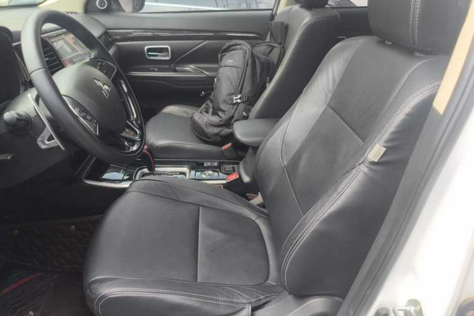 Used Mitsubishi Outlander 2016 2.4L 4x4 Elite Edition 5 Seats Left Front Seat