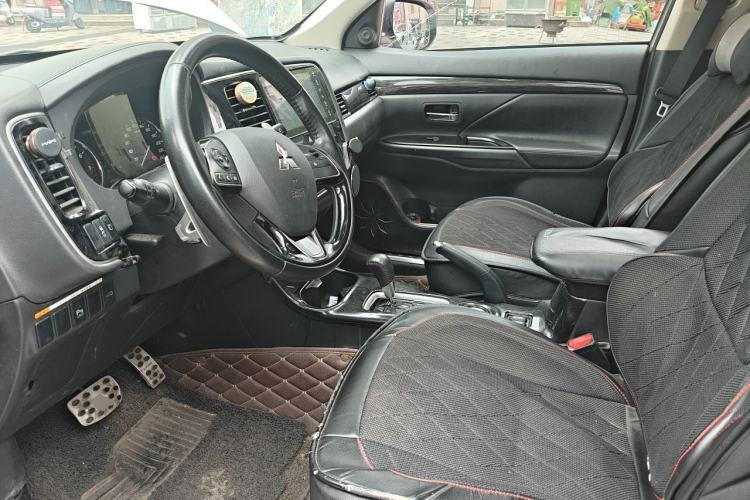 Used Mitsubishi Outlander 2016 2.4L 4x4 Elite Edition 5 Seats Left Front Seat