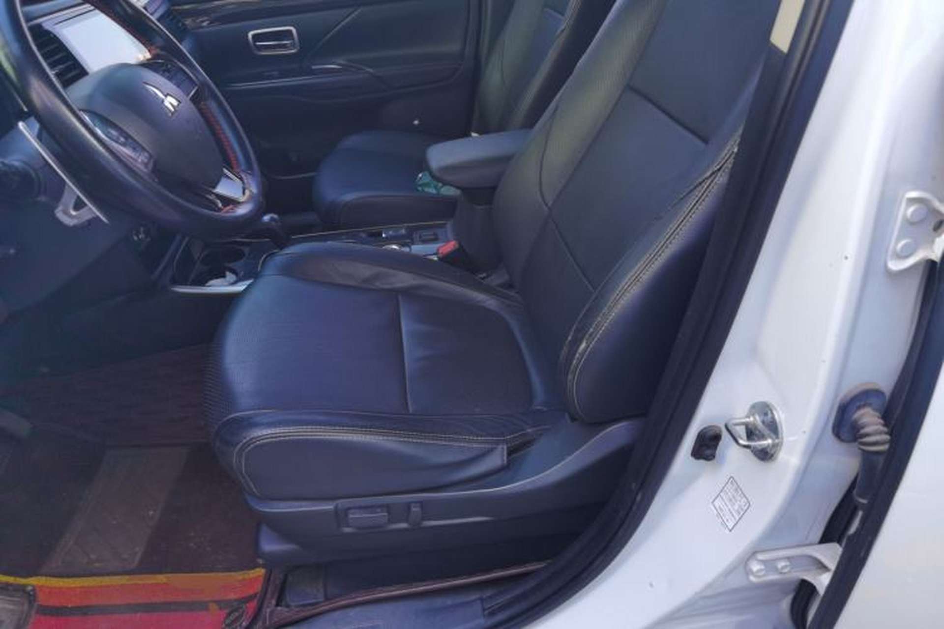 Used Mitsubishi Outlander 2016 2.4L 4x4 Elite Edition 5 Seats Left Front Seat