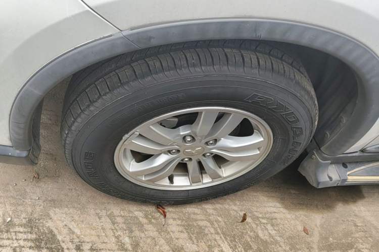 Used Mitsubishi Outlander 2016 2.0L Two-Wheel Drive Fashion Edition 5 Seats Left Front Wheel Hub