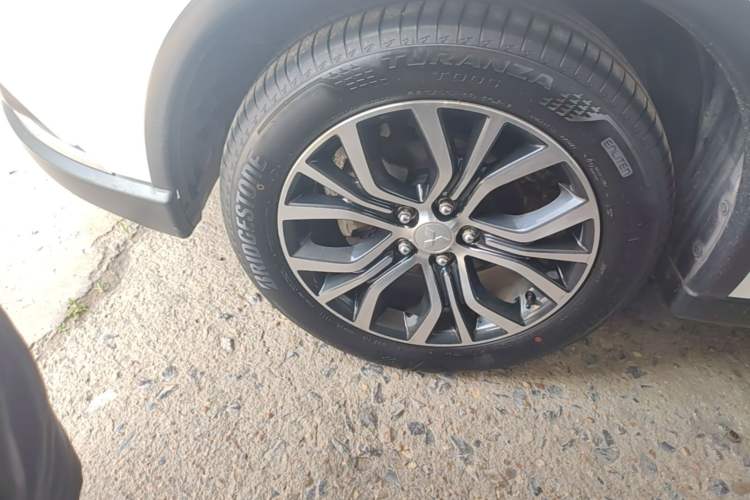 Used Mitsubishi Outlander 2016 2.4L 4x4 Elite Edition 7-Seater Left Front Wheel Hub