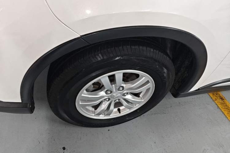 Used Mitsubishi Outlander 2016 2.0L Two-Wheel Drive Value Edition 5 Seats Left Front Wheel Hub