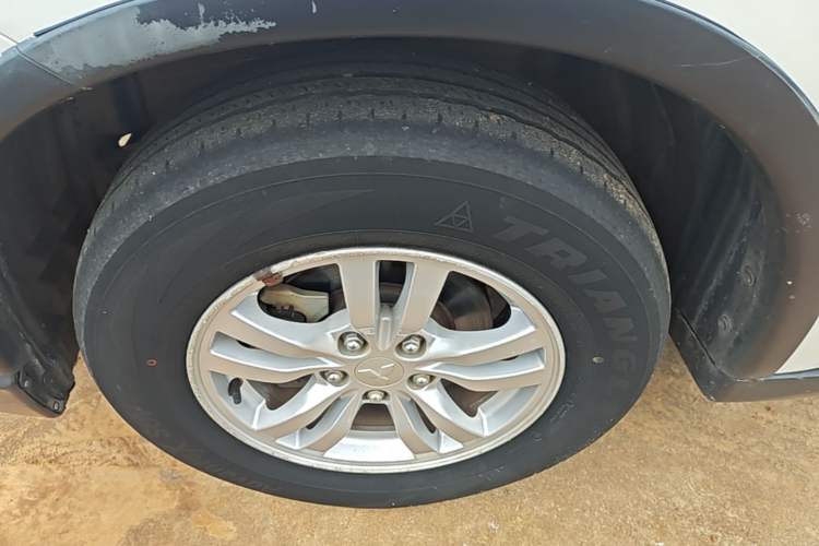 Used Mitsubishi Outlander 2016 2.0L Two-Wheel Drive Fashion Edition 5 Seats Left Front Wheel Hub