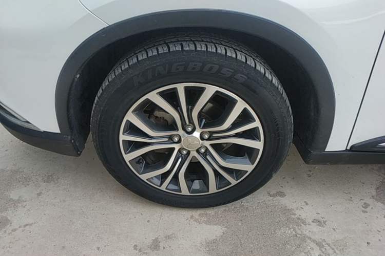 Used Mitsubishi Outlander 2016 2.4L 4x4 Elite Edition 5 Seats Left Front Wheel Hub