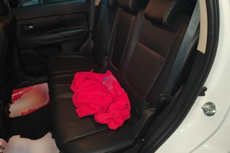 Used Mitsubishi Outlander 2016 2.4L 4x4 Elite Edition 5 Seats Left Rear Seat