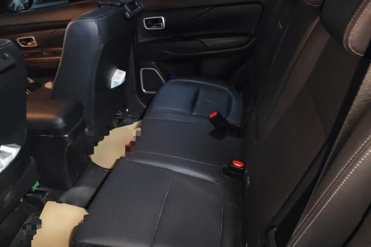 Used Mitsubishi Outlander 2016 2.4L 4x4 Luxury Edition 7-Seater Left Rear Seat