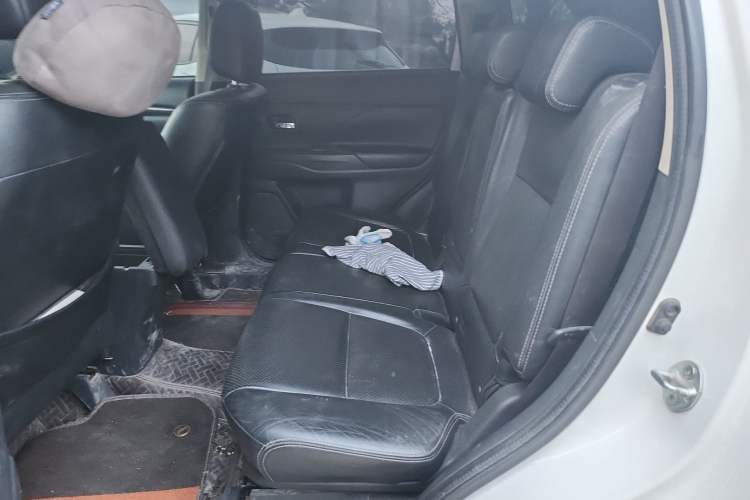 Used Mitsubishi Outlander 2016 2.4L 4x4 Elite Edition 5 Seats Left Rear Seat