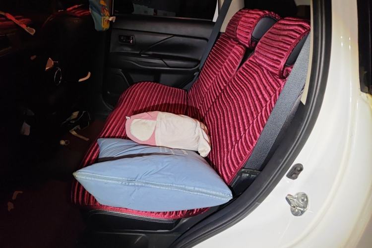 Used Mitsubishi Outlander 2016 2.4L 4x4 Luxury Edition 7-Seater Left Rear Seat
