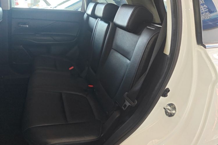 Used Mitsubishi Outlander 2016 2.4L 4x4 Elite Edition 5 Seats Left Rear Seat