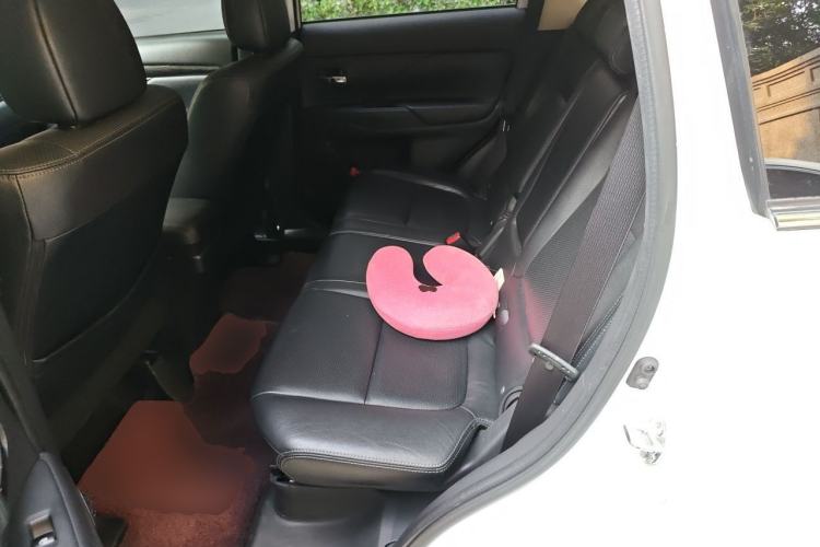Used Mitsubishi Outlander 2016 2.4L 4x4 Elite Edition 7-Seater Left Rear Seat