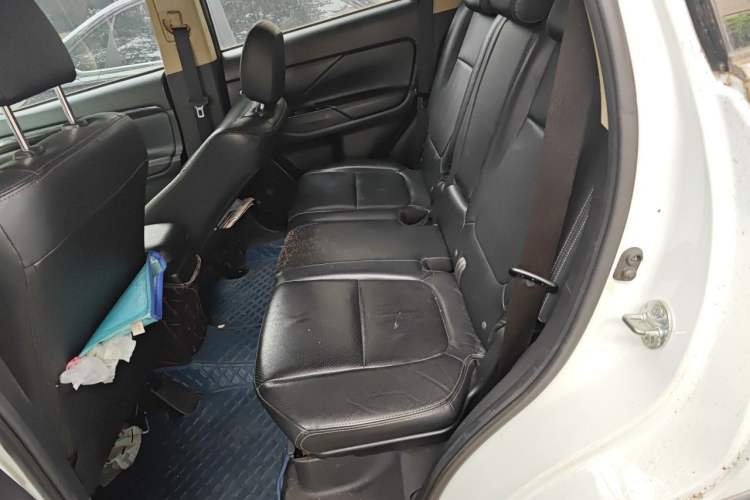 Used Mitsubishi Outlander 2016 2.4L 4x4 Elite Edition 5 Seats Left Rear Seat