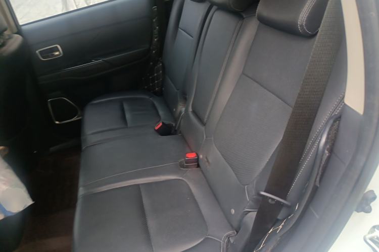 Used Mitsubishi Outlander 2016 2.4L 4x4 Elite Edition 5 Seats Left Rear Seat