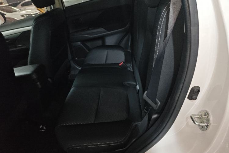 Used Mitsubishi Outlander 2016 2.0L Two-Wheel Drive Value Edition 5 Seats Left Rear Seat