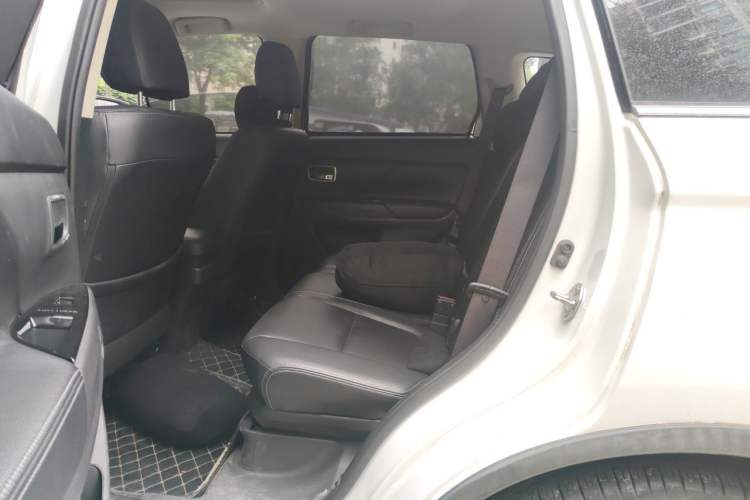 Used Mitsubishi Outlander 2016 2.4L 4x4 Elite Edition 5 Seats Left Rear Seat