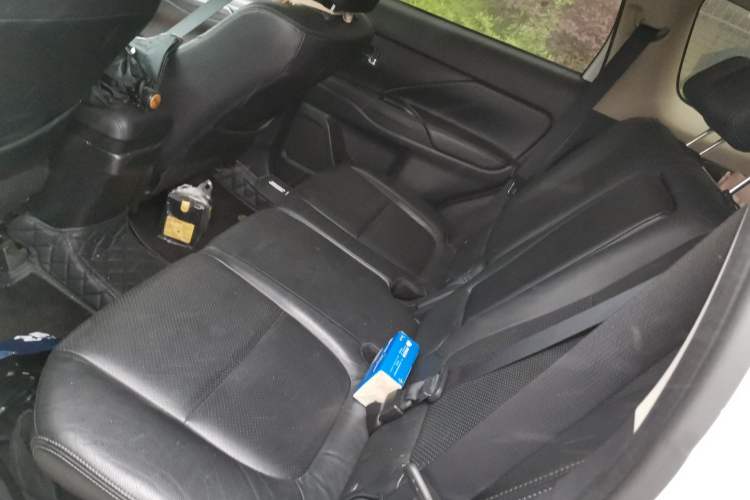 Used Mitsubishi Outlander 2016 2.4L 4x4 Elite Edition 5 Seats Left Rear Seat