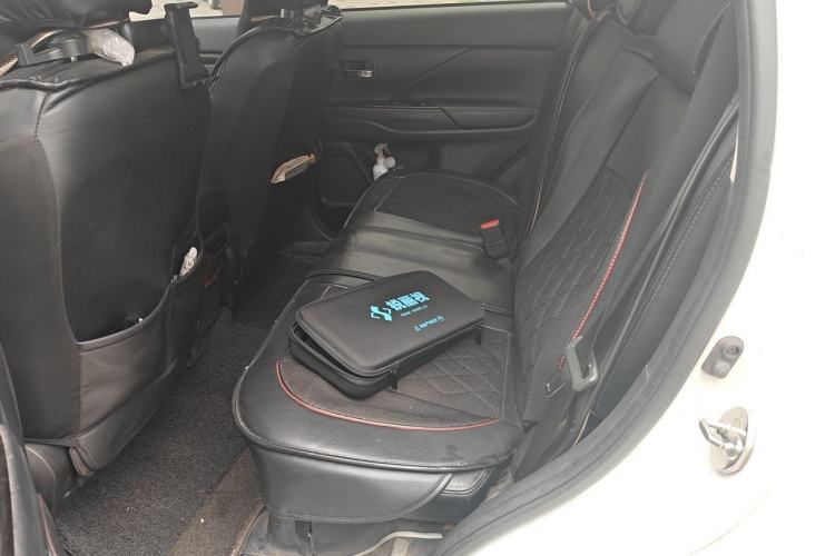 Used Mitsubishi Outlander 2016 2.4L 4x4 Elite Edition 5 Seats Left Rear Seat