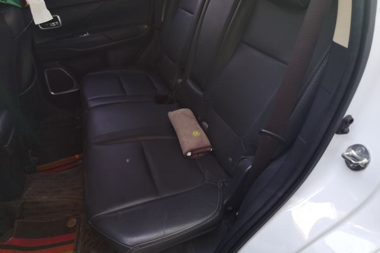 Used Mitsubishi Outlander 2016 2.4L 4x4 Elite Edition 5 Seats Left Rear Seat