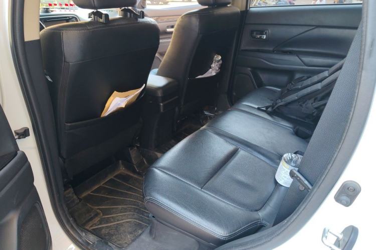 Used Mitsubishi Outlander 2016 2.4L 4x4 Elite Edition 5 Seats Left Rear Seat