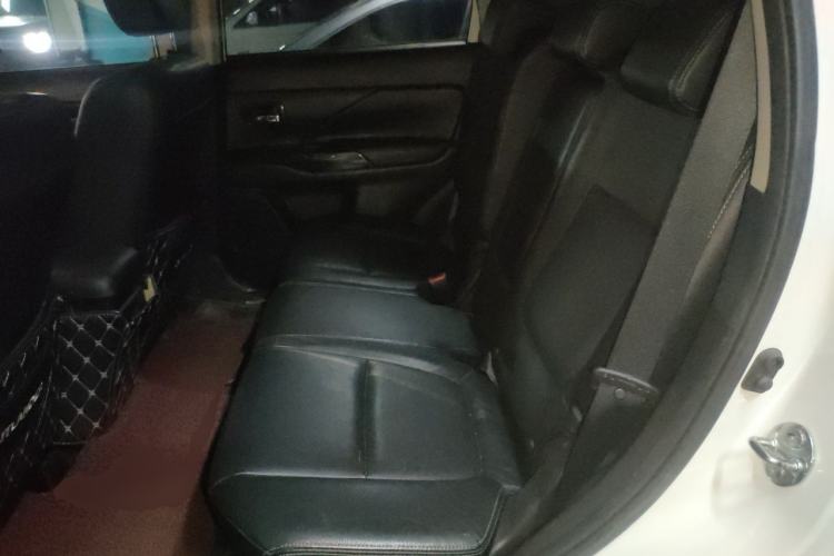 Used Mitsubishi Outlander 2016 2.4L 4x4 Elite Edition 5 Seats Left Rear Seat