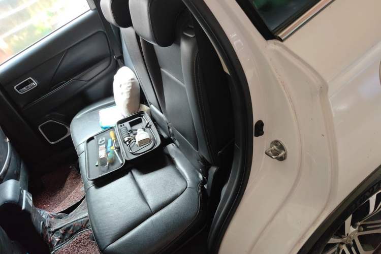 Used Mitsubishi Outlander 2016 2.4L 4x4 Elite Edition 5 Seats Left Rear Seat