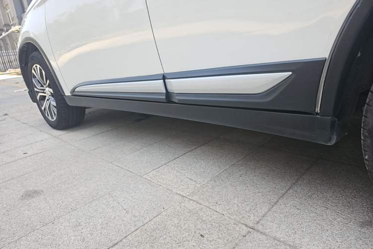 Used Mitsubishi Outlander 2016 2.4L 4x4 Elite Edition 7-Seater Left Side Sill