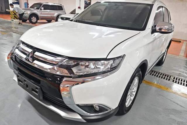 Used Mitsubishi Outlander 2016 2.0L Two-Wheel Drive Value Edition 5 Seats