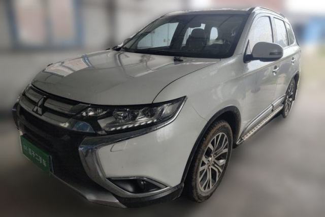 Ojetý Mitsubishi Outlander 2016 2.4L 4x4 Luxury Edition 7-Seater