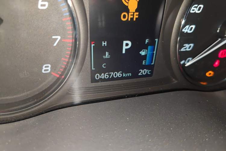 Used Mitsubishi Outlander 2016 2.4L 4x4 Elite Edition 5 Seats Odometer Close Up