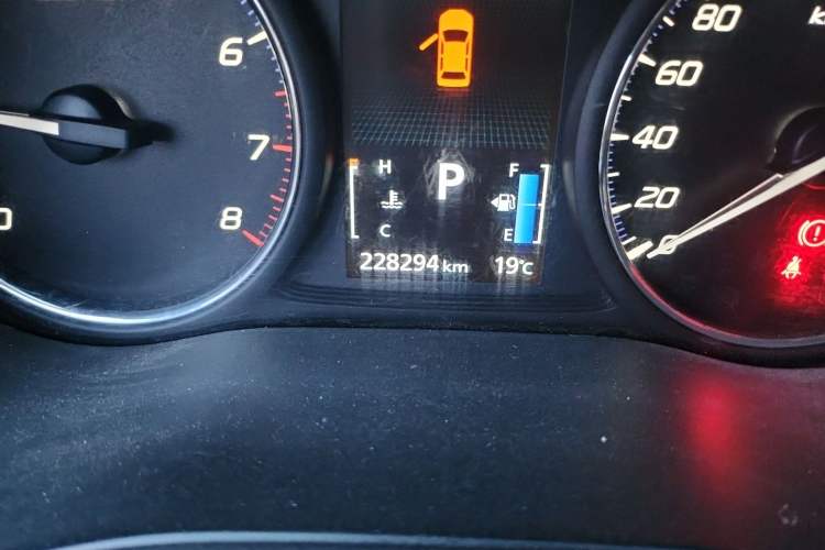 Used Mitsubishi Outlander 2016 2.4L 4x4 Elite Edition 5 Seats Odometer Close Up