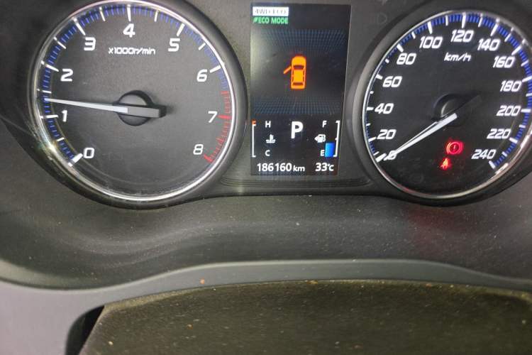 Used Mitsubishi Outlander 2016 2.4L 4x4 Elite Edition 5 Seats Odometer Close Up
