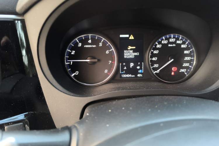 Used Mitsubishi Outlander 2016 2.4L 4x4 Luxury Edition 7-Seater Odometer Close Up