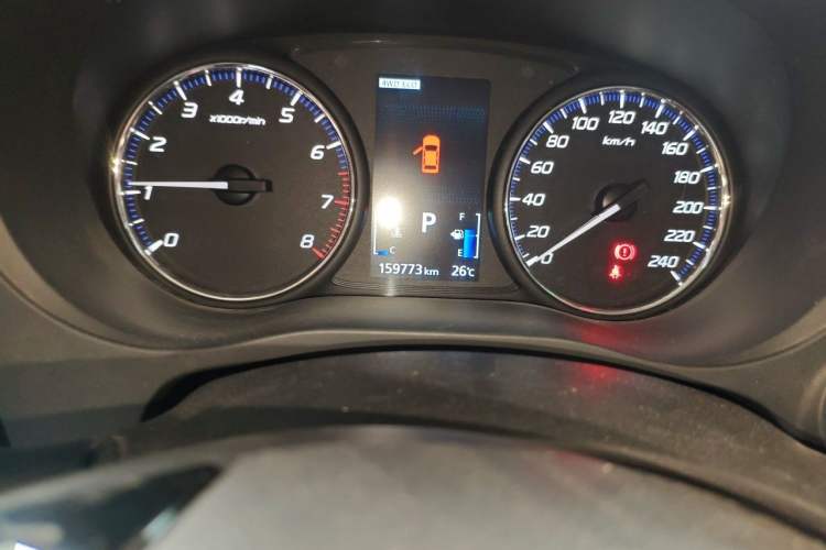 Used Mitsubishi Outlander 2016 2.4L 4x4 Luxury Edition 7-Seater Odometer Close Up