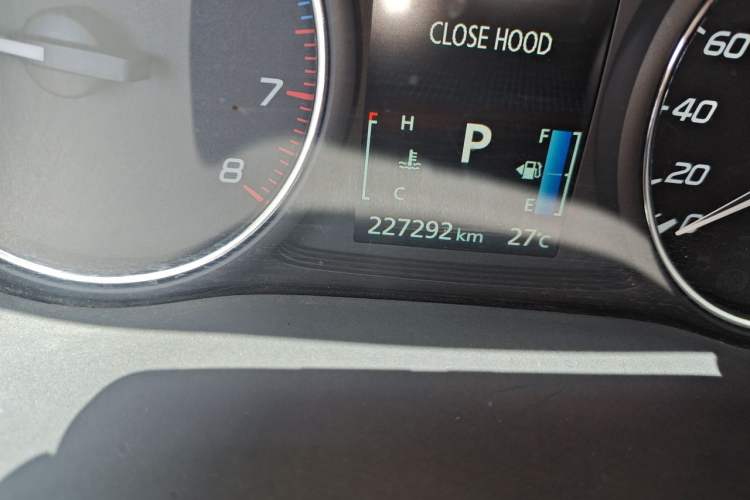 Used Mitsubishi Outlander 2016 2.4L 4x4 Elite Edition 5 Seats Odometer Close Up