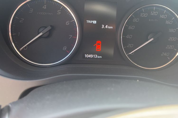 Used Mitsubishi Outlander 2016 2.4L 4x4 Elite Edition 5 Seats Odometer Close Up