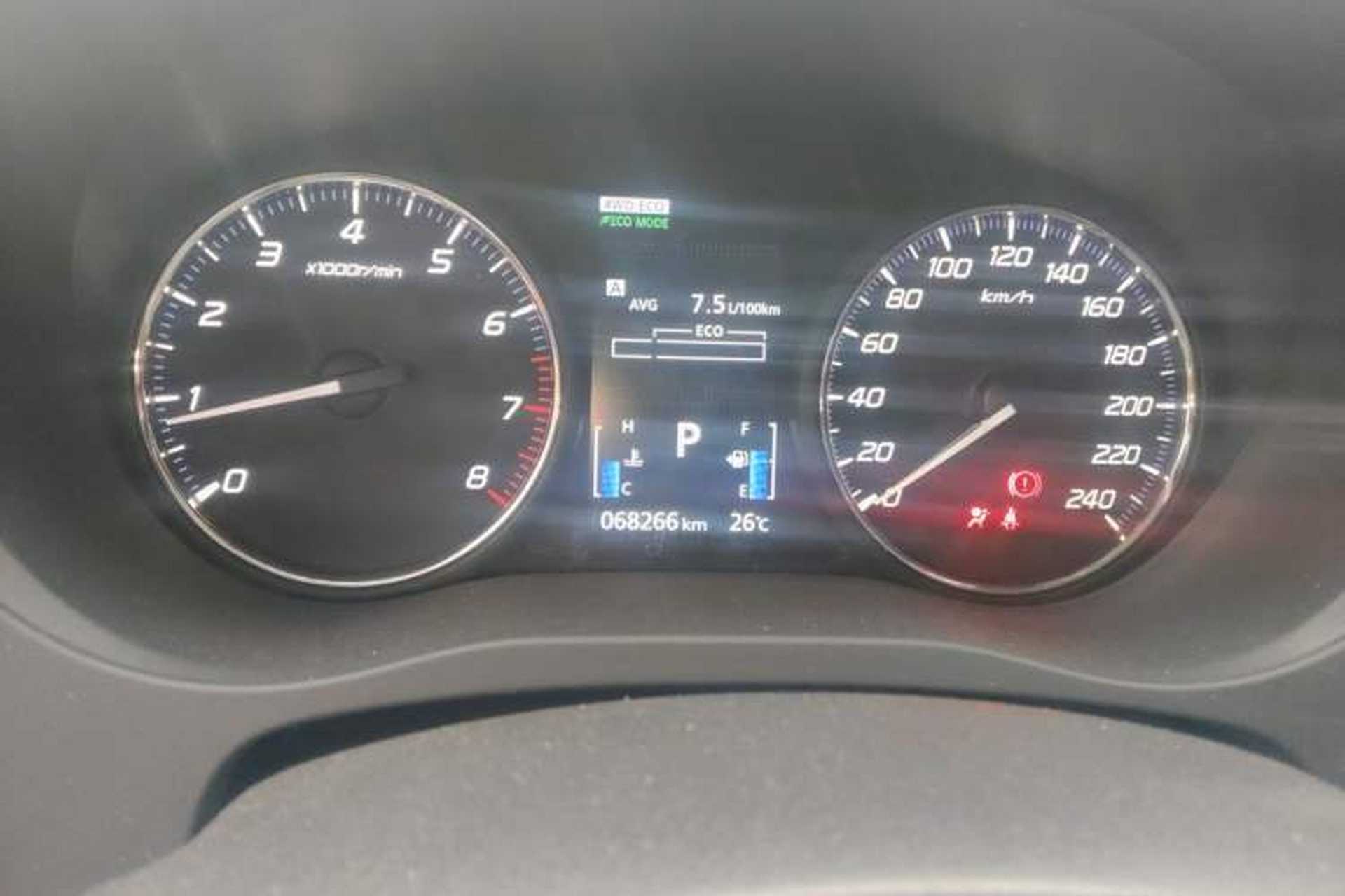 Used Mitsubishi Outlander 2016 2.4L 4x4 Elite Edition 5 Seats Odometer Close Up