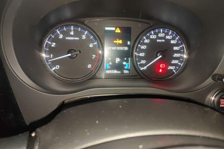 Used Mitsubishi Outlander 2016 2.4L 4x4 Elite Edition 7-Seater Odometer Close Up