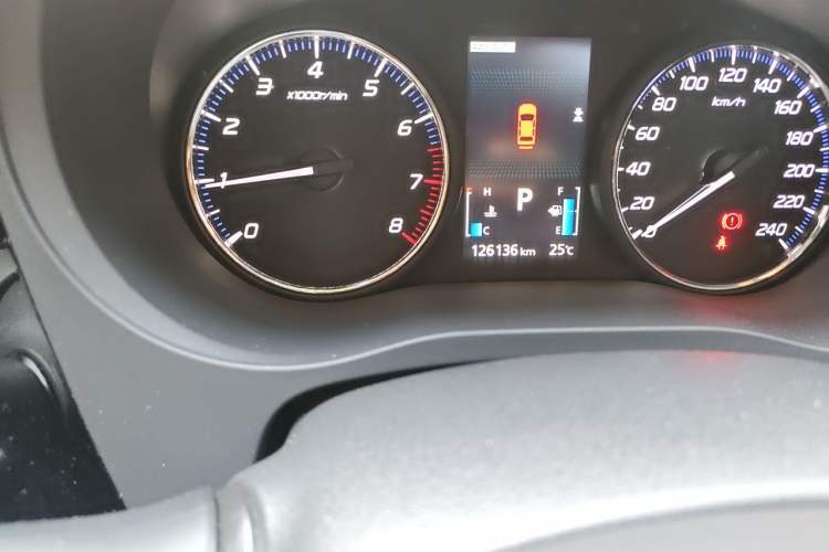 Used Mitsubishi Outlander 2016 2.4L 4x4 Elite Edition 7-Seater Odometer Close Up