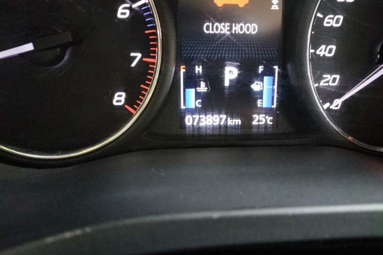 Used Mitsubishi Outlander 2016 2.4L 4x4 Elite Edition 5 Seats Odometer Close Up