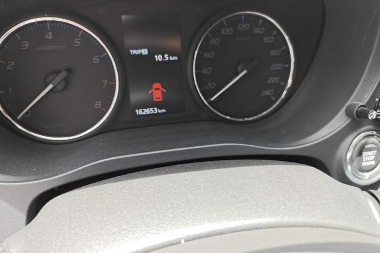 Used Mitsubishi Outlander 2016 2.4L 4x4 Luxury Edition 7-Seater Odometer Close Up