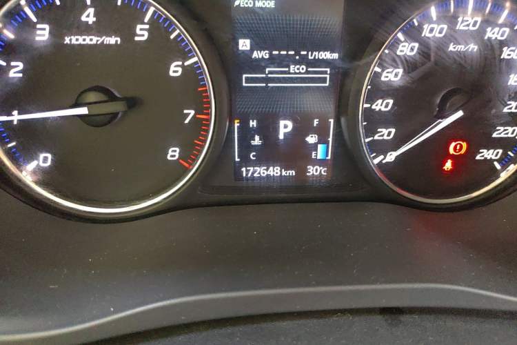 Used Mitsubishi Outlander 2016 2.4L 4x4 Elite Edition 5 Seats Odometer Close Up