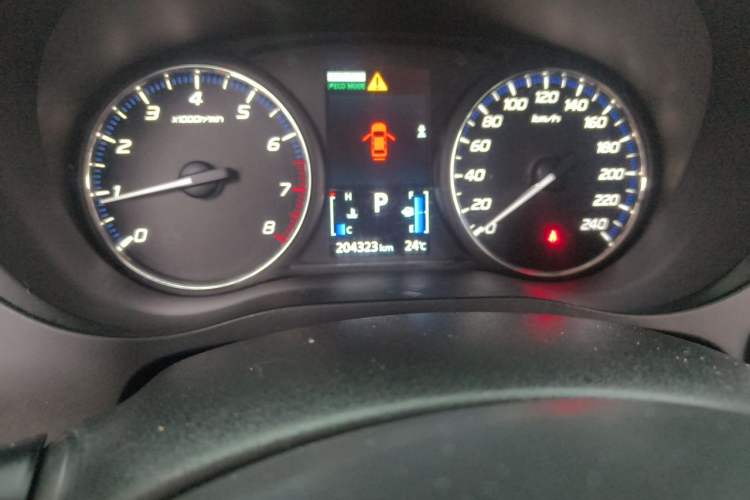 Used Mitsubishi Outlander 2016 2.4L 4x4 Elite Edition 5 Seats Odometer Close Up