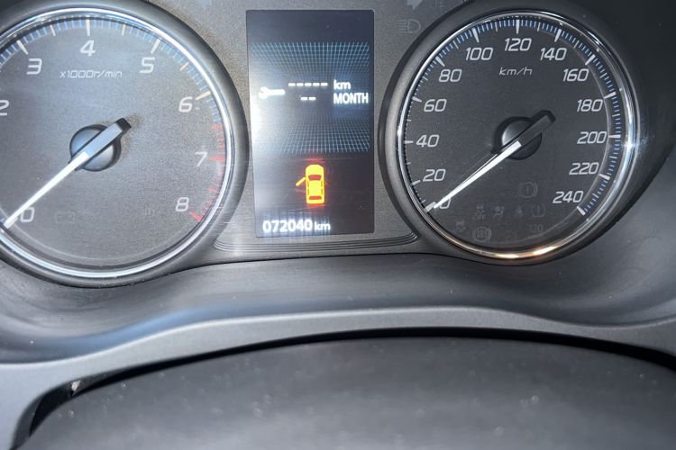 Used Mitsubishi Outlander 2016 2.4L 4x4 Elite Edition 5 Seats Odometer Close Up