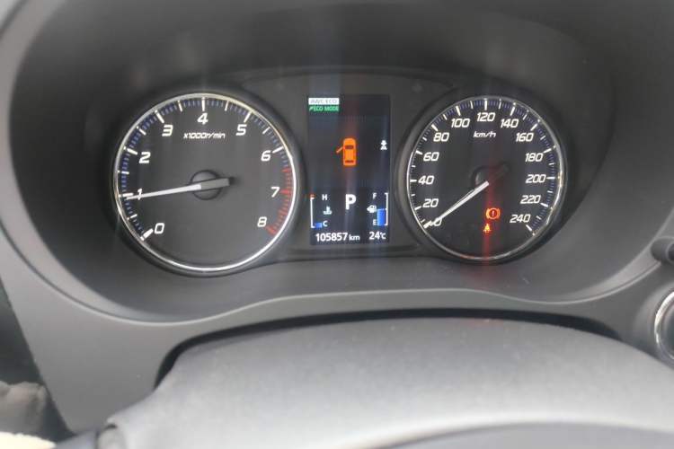 Used Mitsubishi Outlander 2016 2.4L 4x4 Luxury Edition 7-Seater Odometer Close Up