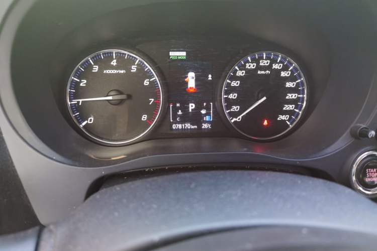 Used Mitsubishi Outlander 2016 2.4L 4x4 Elite Edition 5 Seats Odometer Close Up