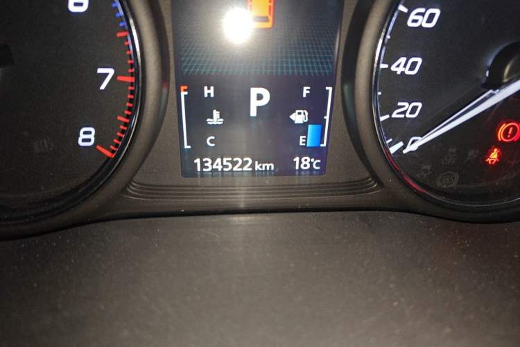 Used Mitsubishi Outlander 2016 2.4L 4x4 Elite Edition 5 Seats Odometer Close Up