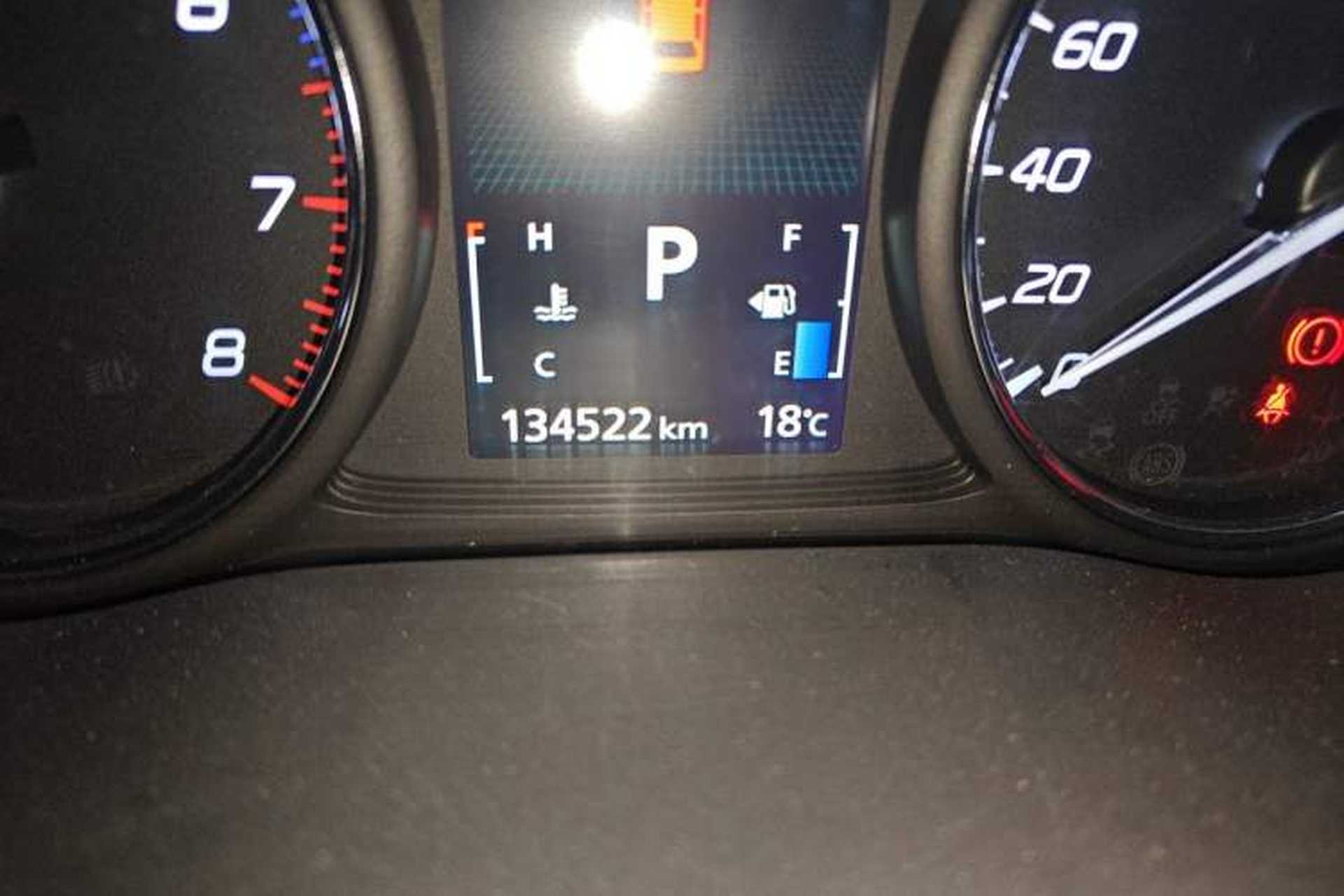Used Mitsubishi Outlander 2016 2.4L 4x4 Elite Edition 5 Seats Odometer Close Up