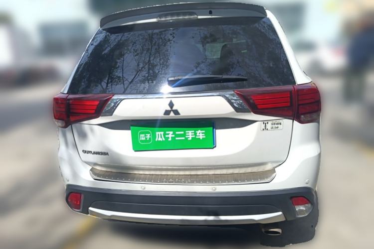 Used Mitsubishi Outlander 2016 2.4L 4x4 Elite Edition 7-Seater Rear